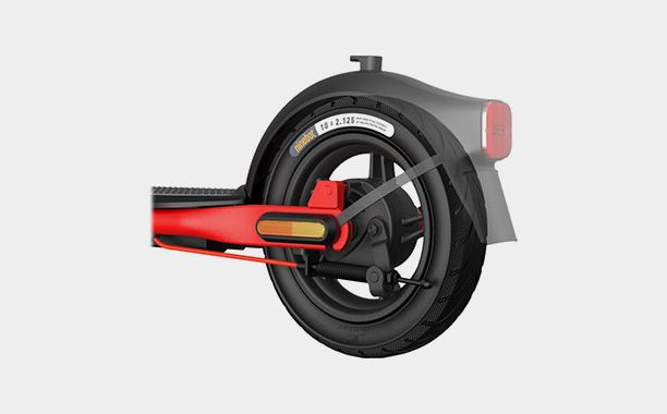 Ninebot  Kickscooter d18e dettaglio ruota posteriore