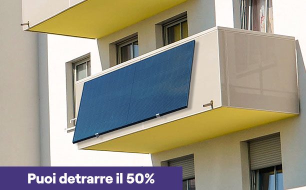 Plug&Play fotovoltaico da parete vista su balcone